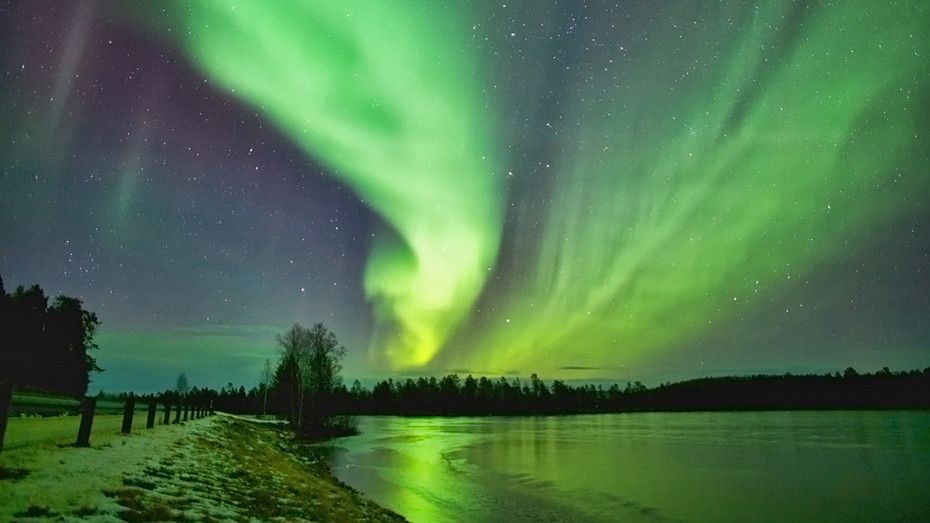Aurora-lake-shore-930x523