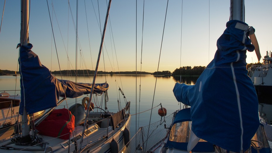 Perfect-evening-in-harbor-3-930x523