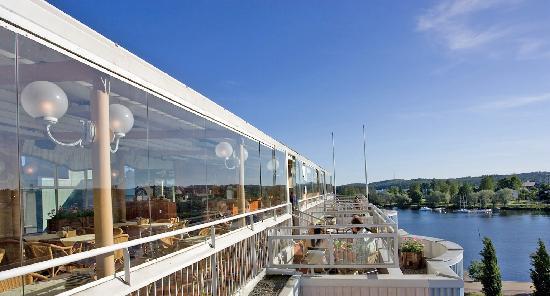 1-view-of-terrace-restaurant