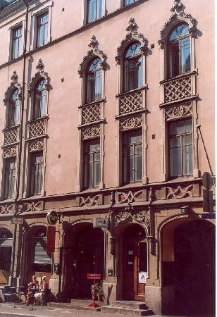 2-hostel-erottajanpuisto